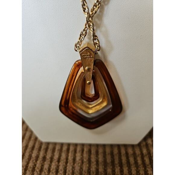 Avon Tortoise Brown Lucite Modernist Gold Tone Pendant Necklace and Earrings - Picture 4 of 7
